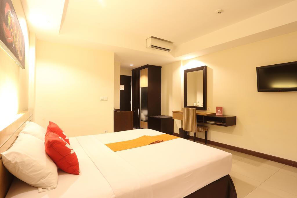Zen Rooms Legian Dewi Sri 庫塔 客房 照片