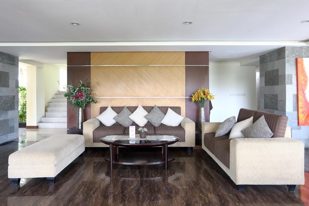 Zen Rooms Legian Dewi Sri 庫塔 外观 照片