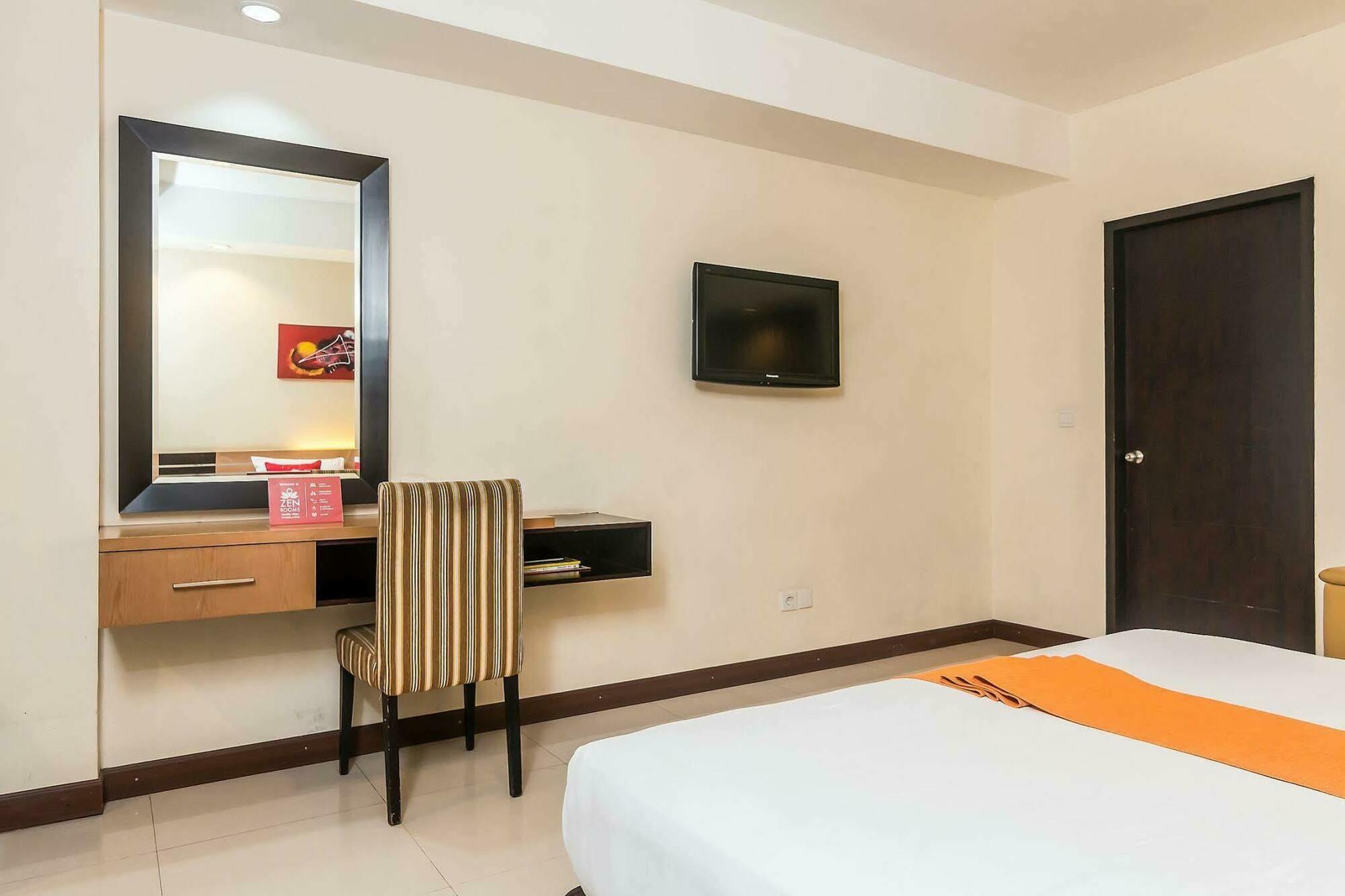 Zen Rooms Legian Dewi Sri 庫塔 外观 照片