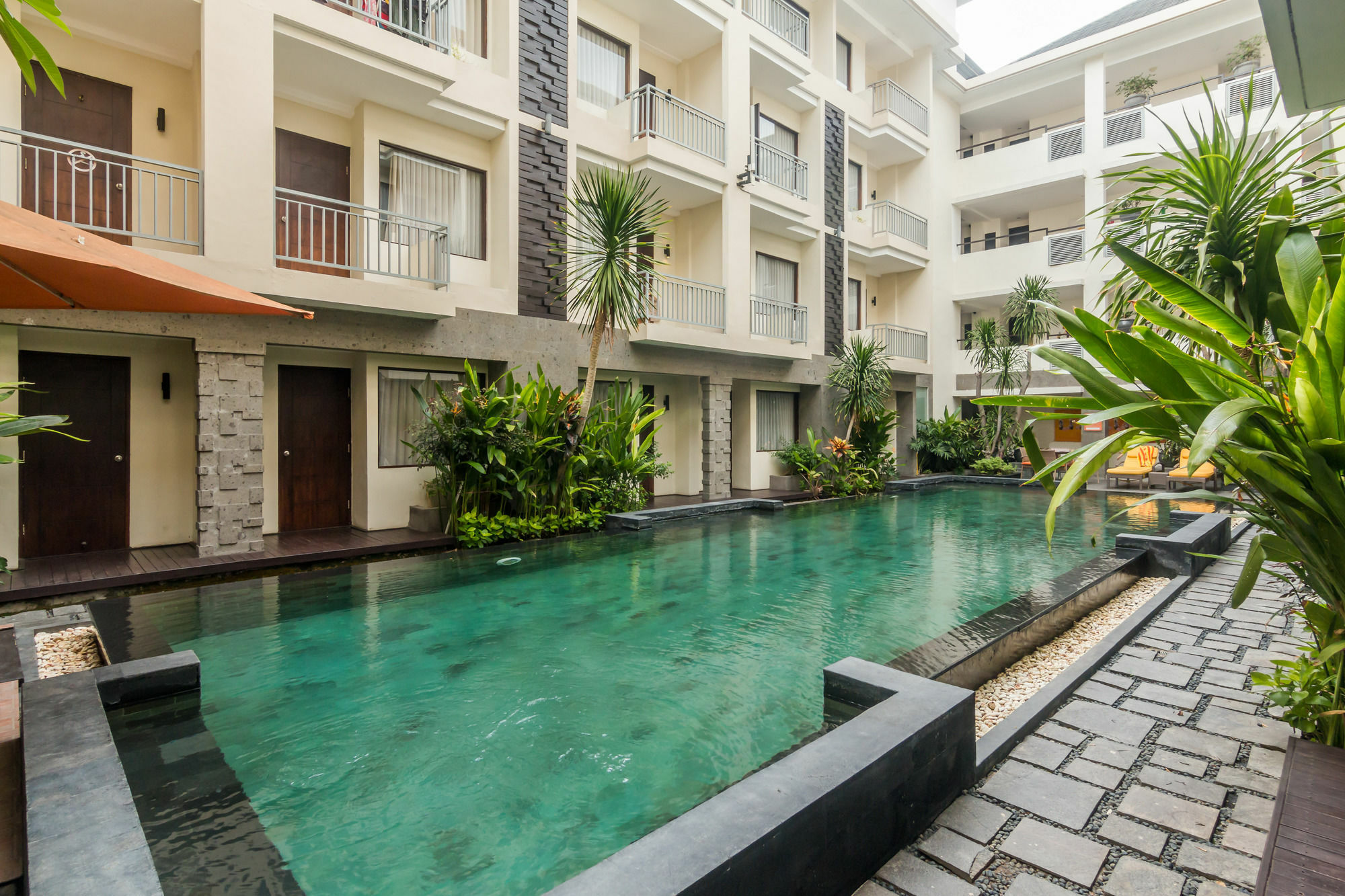 Zen Rooms Legian Dewi Sri 庫塔 外观 照片