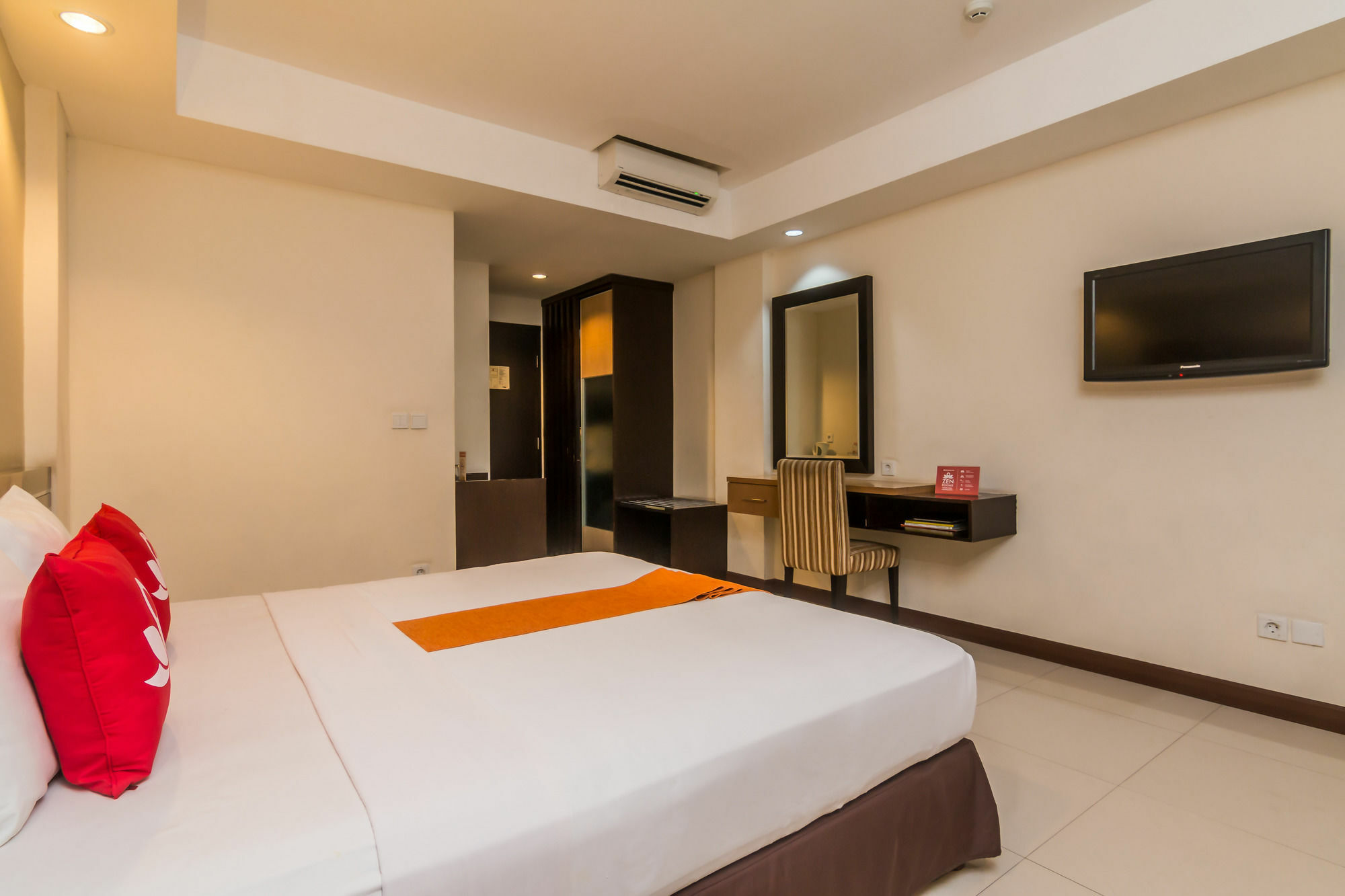 Zen Rooms Legian Dewi Sri 庫塔 外观 照片