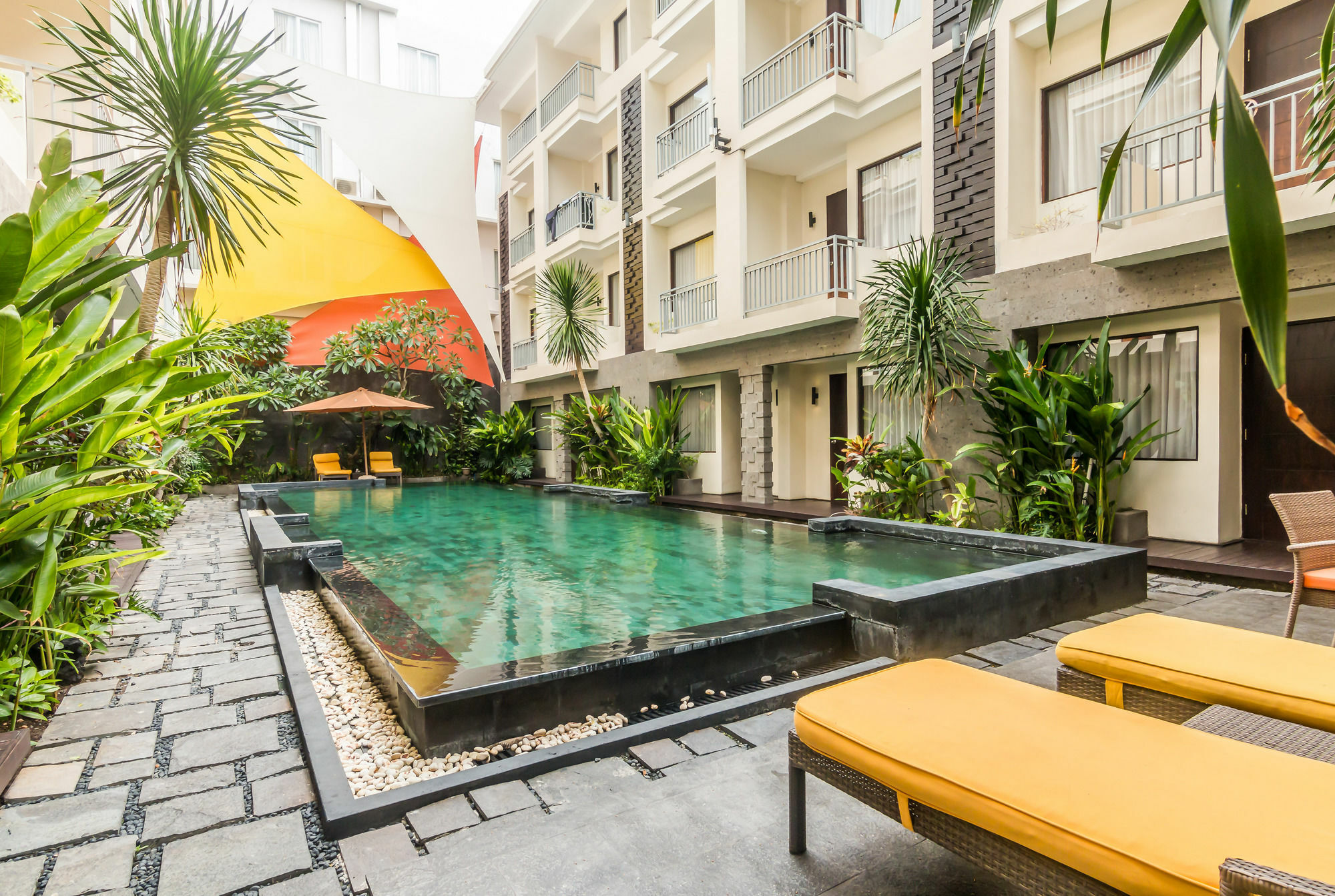 Zen Rooms Legian Dewi Sri 庫塔 外观 照片