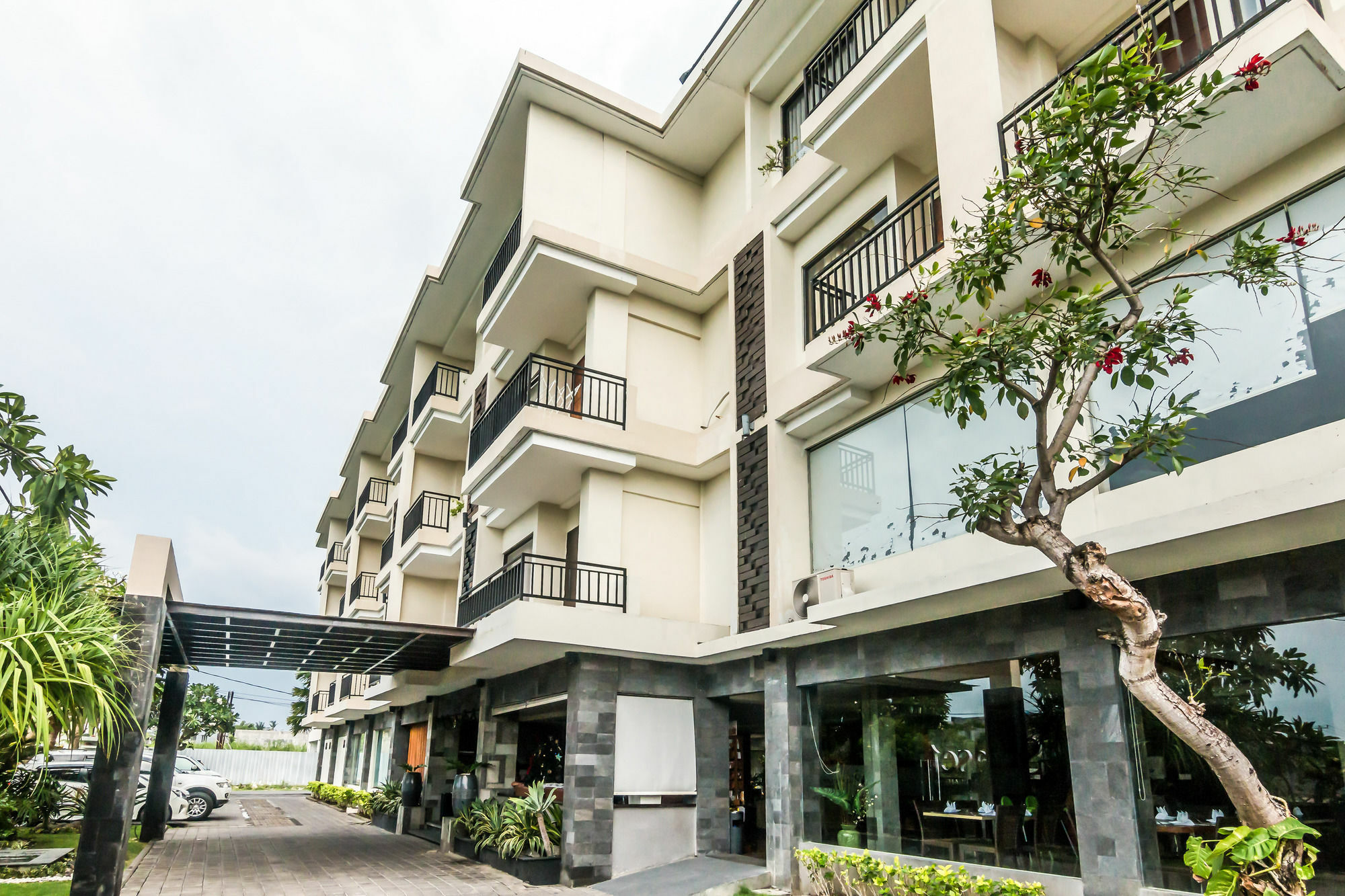 Zen Rooms Legian Dewi Sri 庫塔 外观 照片