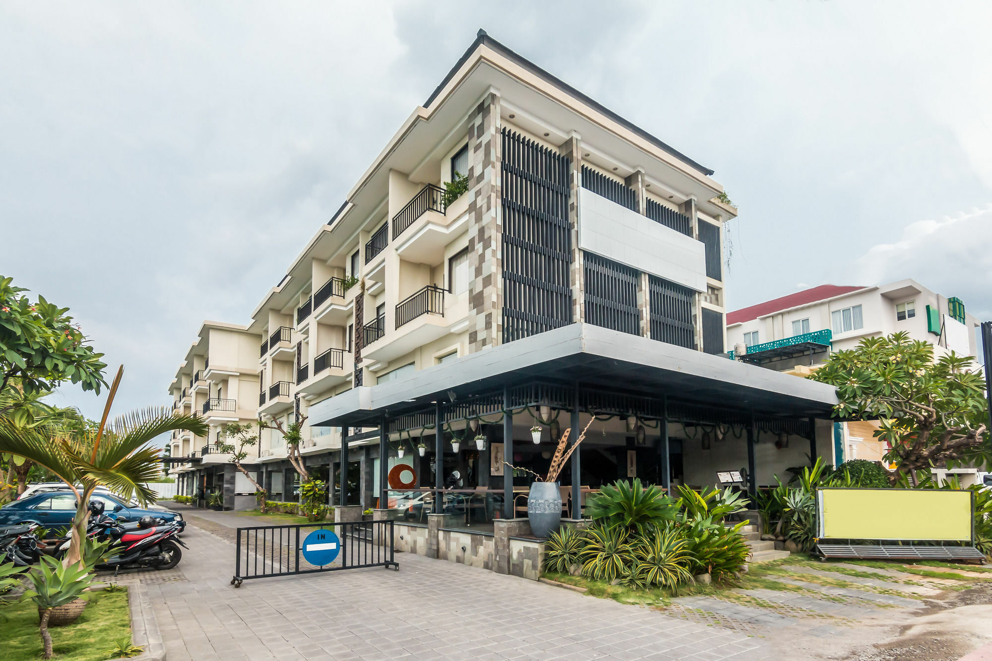 Zen Rooms Legian Dewi Sri 庫塔 外观 照片